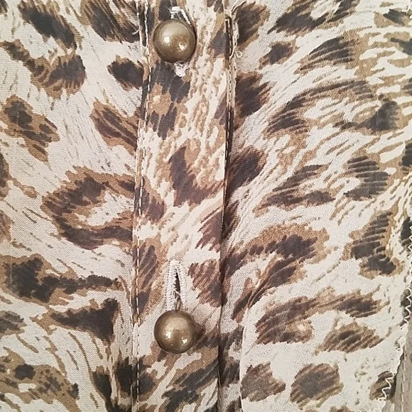 Chaus, 0141, vintage button down Animal Print blouse, elegant,  sz 6 - Picture 8 of 10